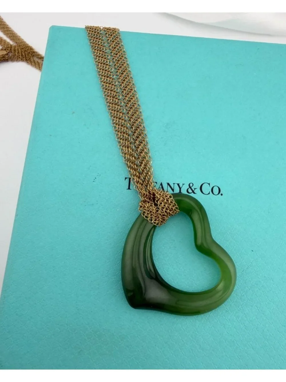Tiffany & Co. Elsa Peretti Green Jade Open Heart 18k Mesh Chain 18g Gold